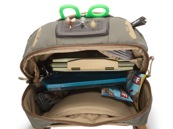 Umpqua ZS2 Ledges 500 Waist Pack Olive Inside Above Umpqua ZS2 Ledges 500 Waist Pack Olive Inside Above